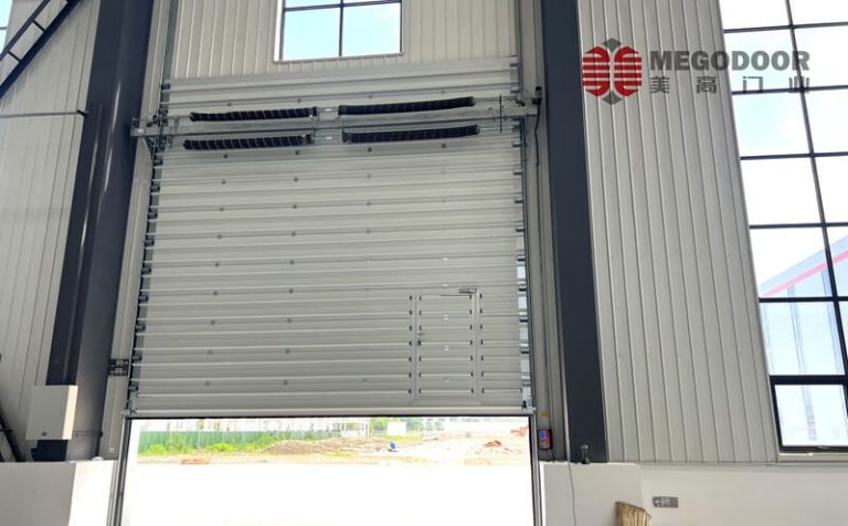 镇江工厂电动垂直提升门选购指南：安全、耐用与定制化的完美平衡缩略图