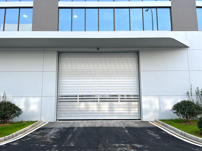 镇江铝合金硬质快速门:当速度遇见坚固,重新定义工业出入口插图 镇江铝合金硬质快速门:当速度遇见坚固,重新定义工业出入口插图