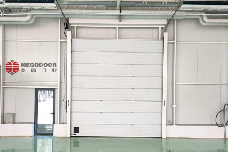 镇江抗风电动遥控工业提升门：高风荷载环境的可靠守护者缩略图