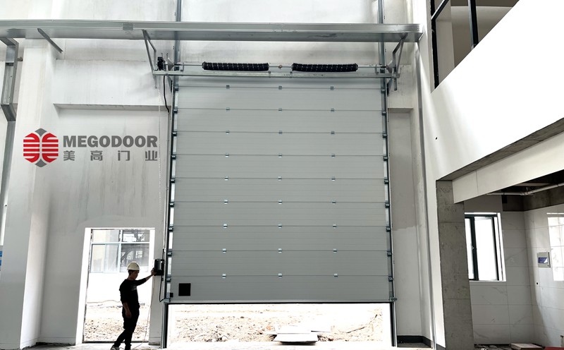 镇江工业提升门：坚固耐用、安全智能的现代化厂房首选缩略图