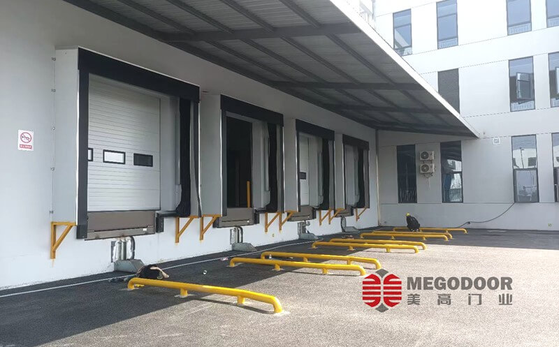 镇江仓储冷库出货口为什么要使用充气门封？插图