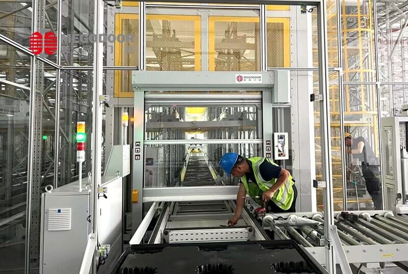 镇江防坠落卷帘门厂家——美高门业PVC卷帘门用于货梯口安全保护缩略图