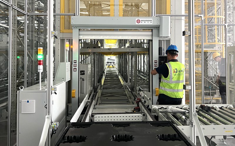 镇江防坠落卷帘门厂家——美高门业PVC卷帘门用于货梯口安全保护插图1