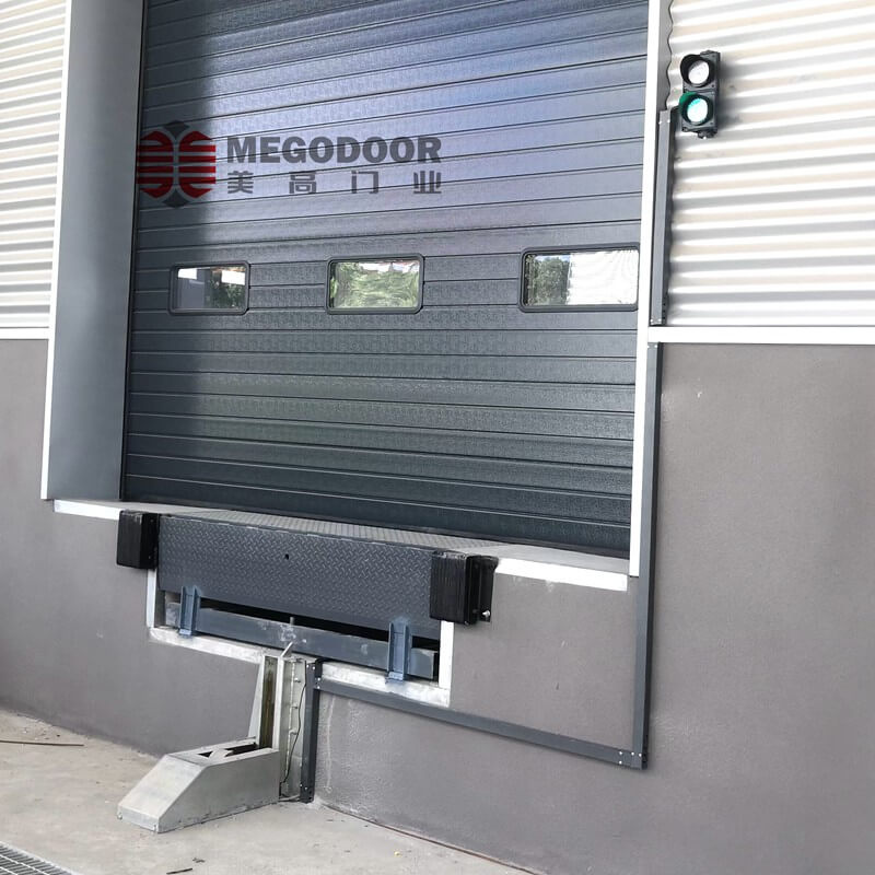 镇江装卸货月台为什么要安装货车限动器？缩略图